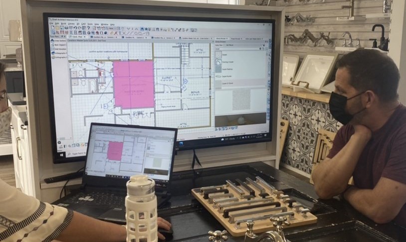 MUSE designer and client reviewing a floor plan on screen in the Concord design center